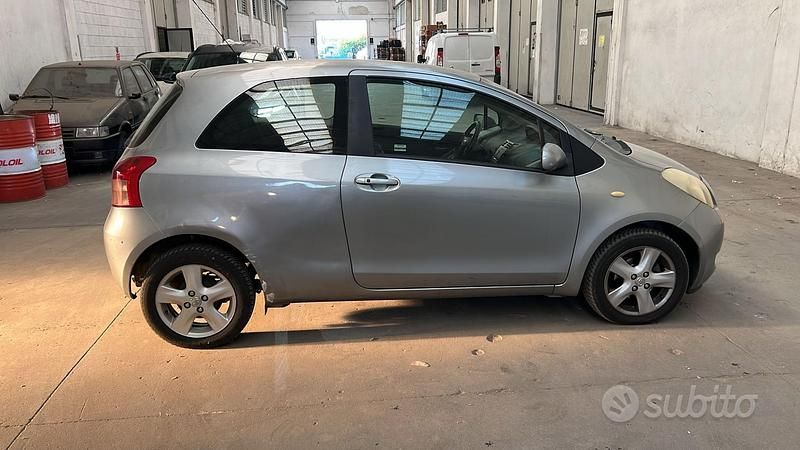 Usata Toyota Yaris 2006 Grigio Berlina