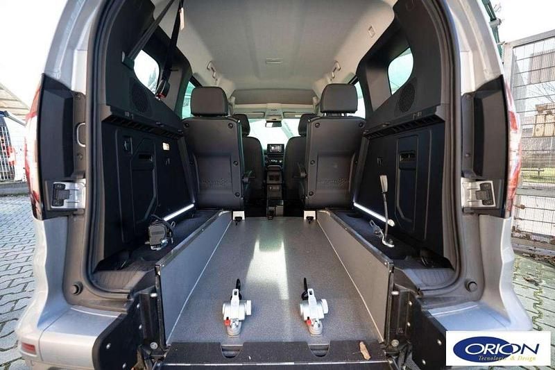 Nuova Ford Tourneo Connect 120 CV (88 kW) 2025 Grigio chiaro Monovolume