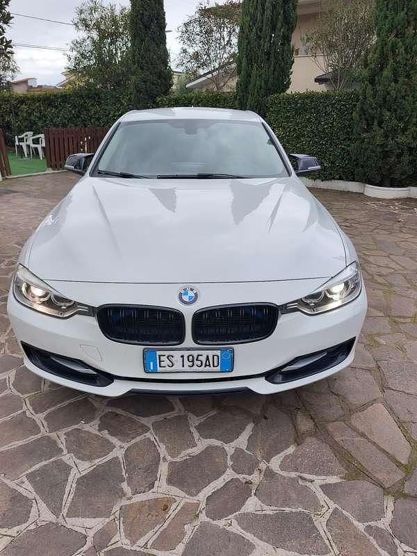 Usata BMW 320 Sport Line 184 CV (135 kW) 2013 Station wagon