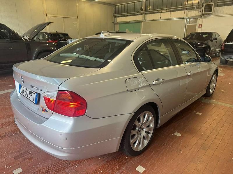 Usata BMW 330 258 CV (189 kW) 2006 Argento Berlina