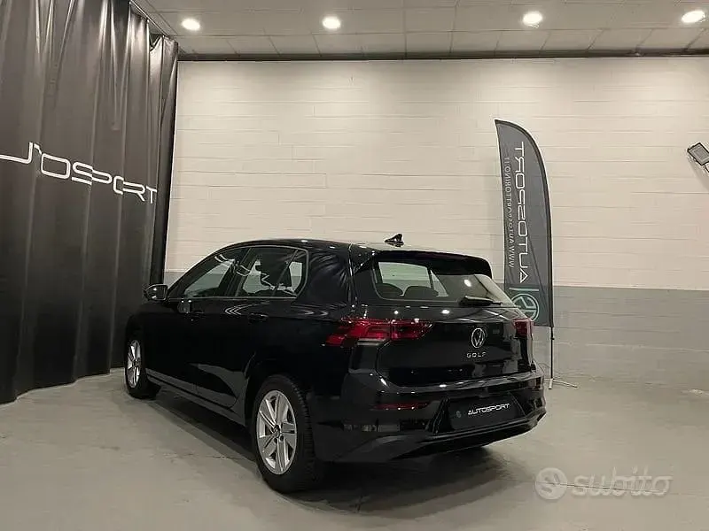 Usata VW Golf VIII Life 131 CV (96 kW) 2023 Nero Berlina