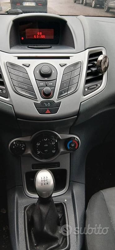 Usata Ford Fiesta 75 CV (55 kW) 2009 Berlina