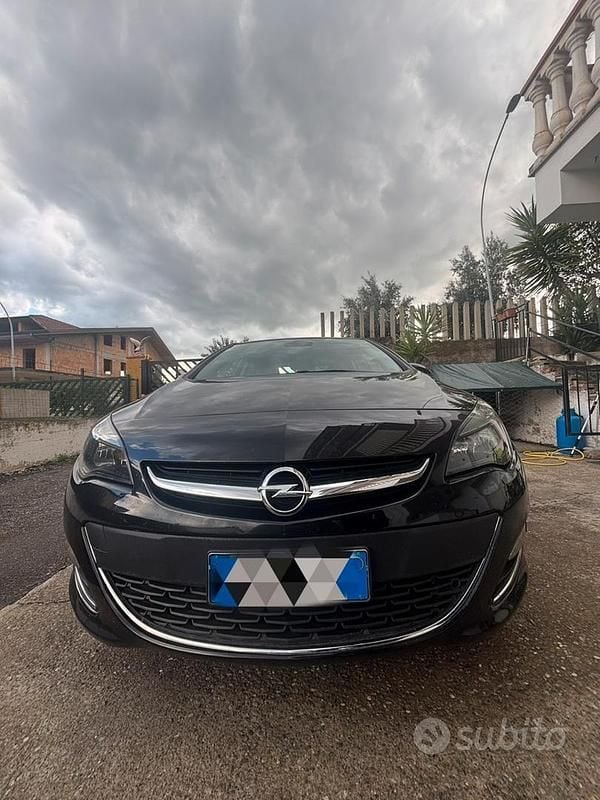 Usata Opel Astra 136 CV (100 kW) 2014 Nero Berlina