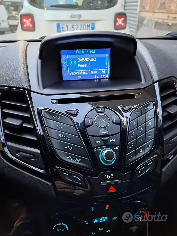 Usata Ford Fiesta Titanium 75 CV (55 kW) 2015 Marrone Utilitaria
