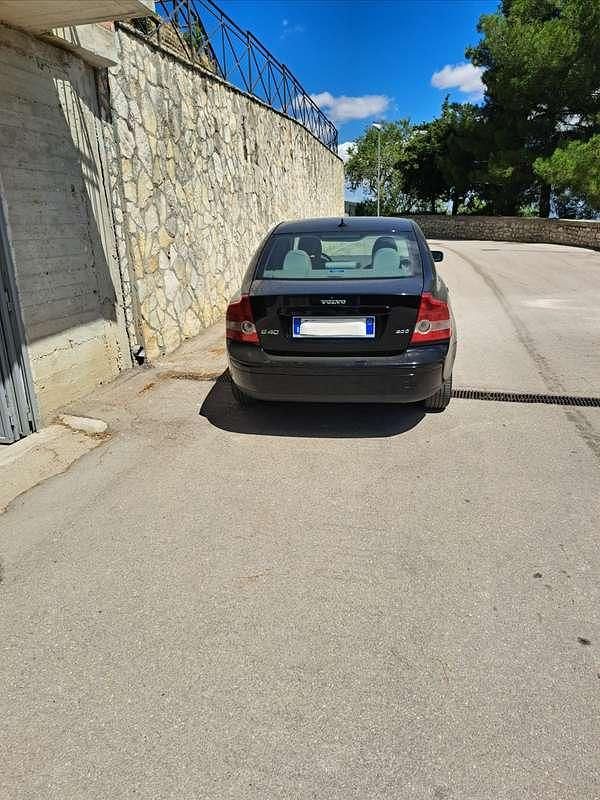 Usata Volvo S40 Momentum 136 CV (100 kW) 2004 Nero Berlina