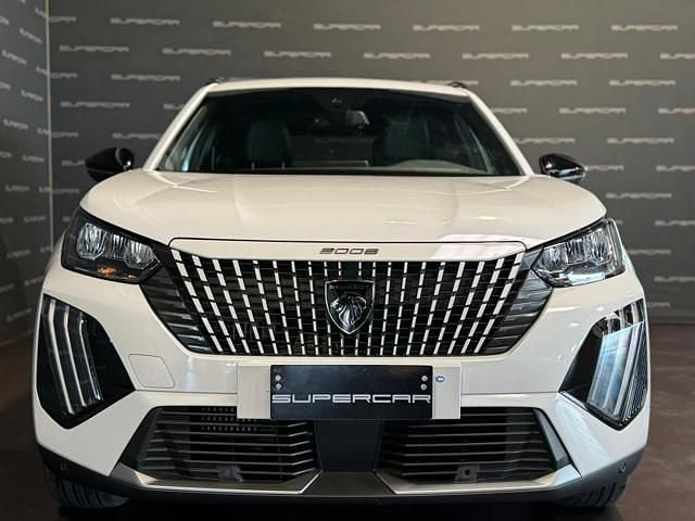 Usata Peugeot 2008 Allure 101 CV (74 kW) 2025 Bianco SUV