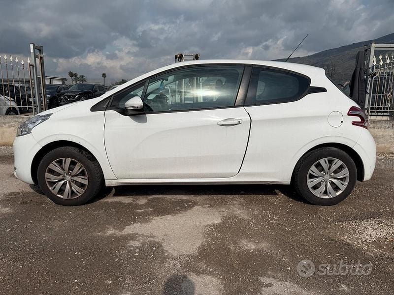 Usata Peugeot 208 82 CV (60 kW) 2015 Bianco Utilitaria