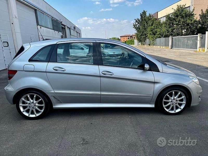 Usata Mercedes B200 136 CV (100 kW) 2005 Grigio Monovolume