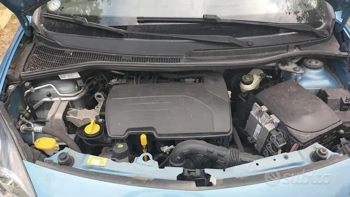 Usata Renault Twingo 76 CV (55 kW) 2011 Bluazzurro Utilitaria