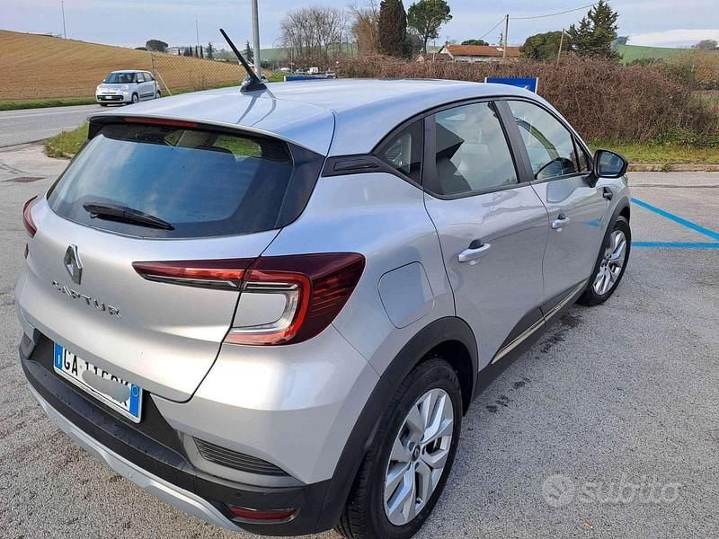 Usata Renault Captur Zen 100 CV (73 kW) 2020 Grigio SUV