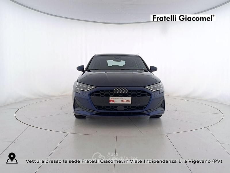 Usata Audi A3 Business 150 CV (110 kW) 2024 Blu navarra metallizzato Berlina