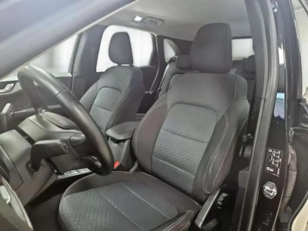Usata Ford Kuga 120 CV (88 kW) 2022 Nero SUV