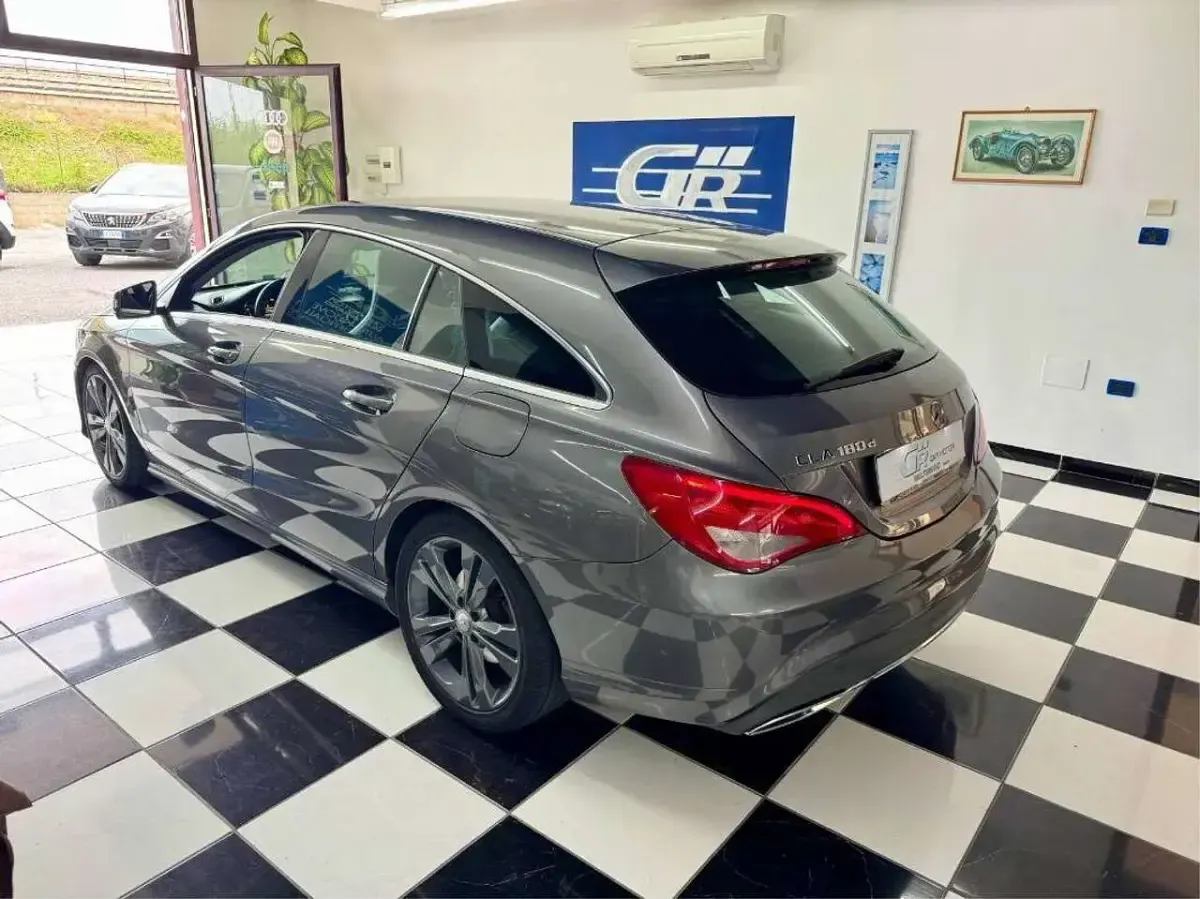 Usata Mercedes CLA180 109 CV (80 kW) 2016 Grigio Coupé