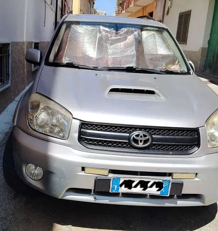 Usata Toyota RAV4 116 CV (85 kW) 2005 Argento SUV