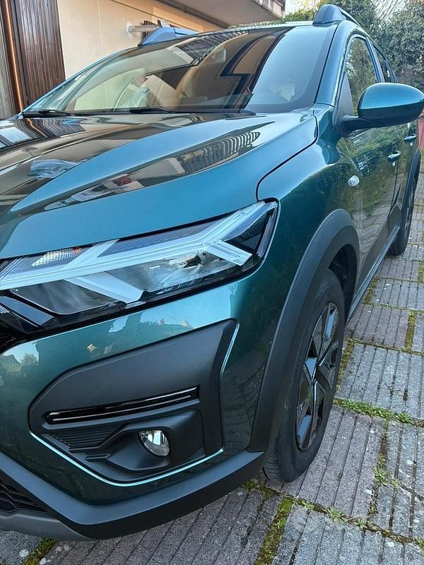 Usata Dacia Sandero Stepway 90 CV (66 kW) 2025 Verde Utilitaria
