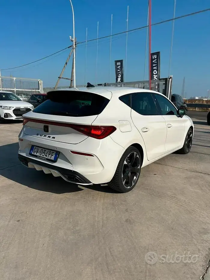 Usata Cupra Leon 150 CV (110 kW) 2024 Bianco Berlina