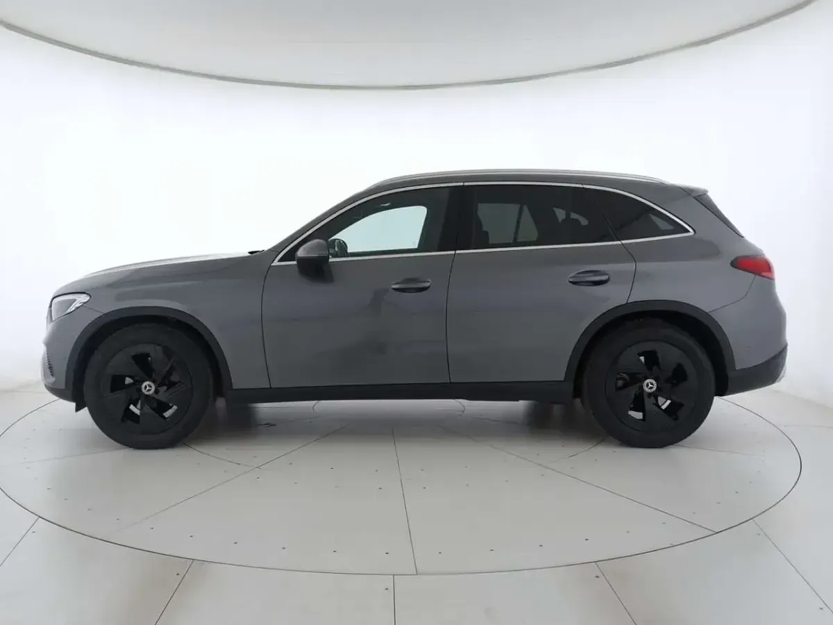 Usata Mercedes GLC200 Advanced 204 CV (150 kW) 2023 Grigio metallizzato scuro SUV