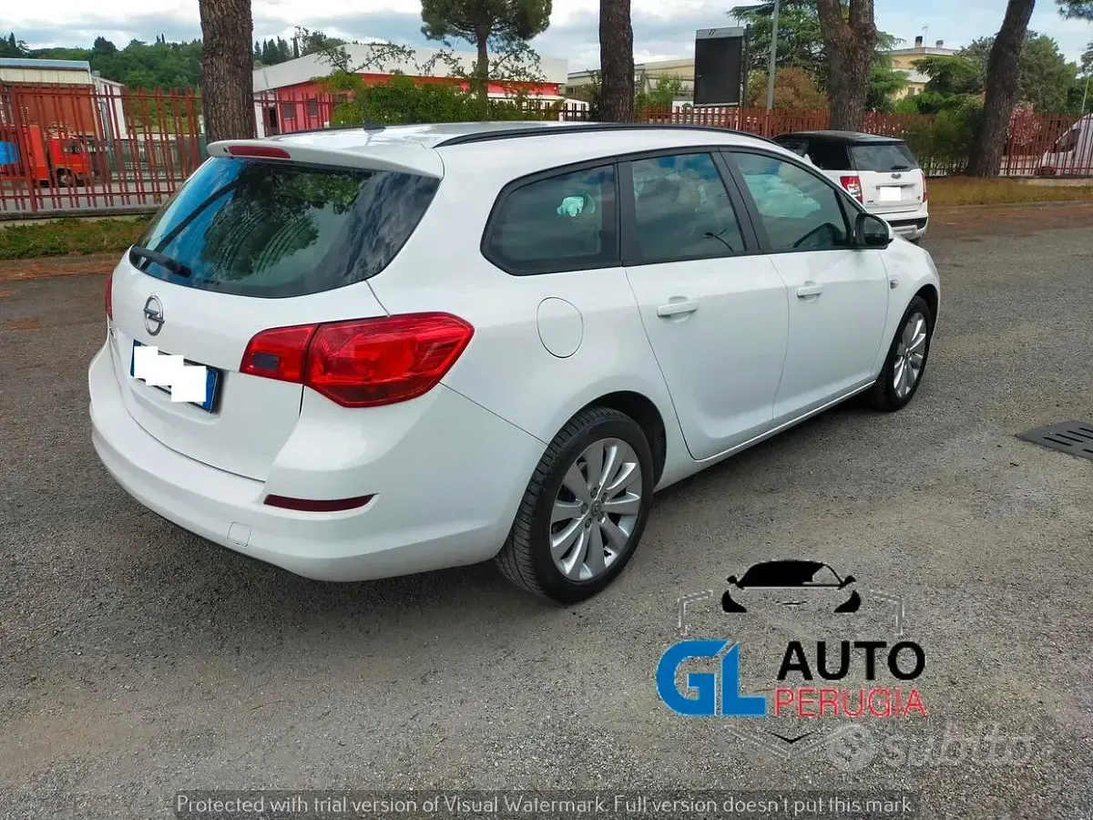 Usata Opel Astra 100 CV (73 kW) 2012 Grigio Station wagon