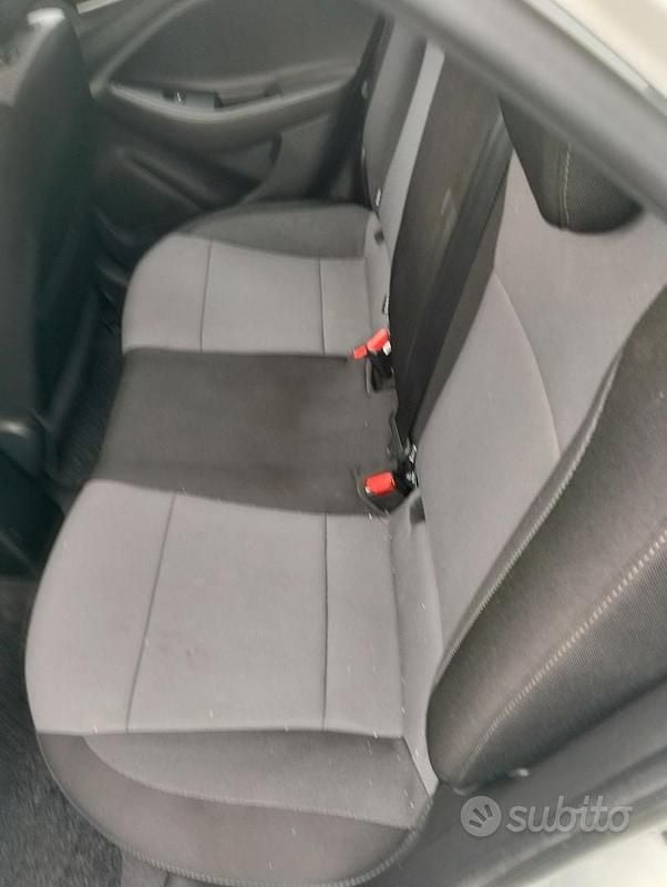 Usata Hyundai i20 75 CV (55 kW) 2018 Bianco Berlina