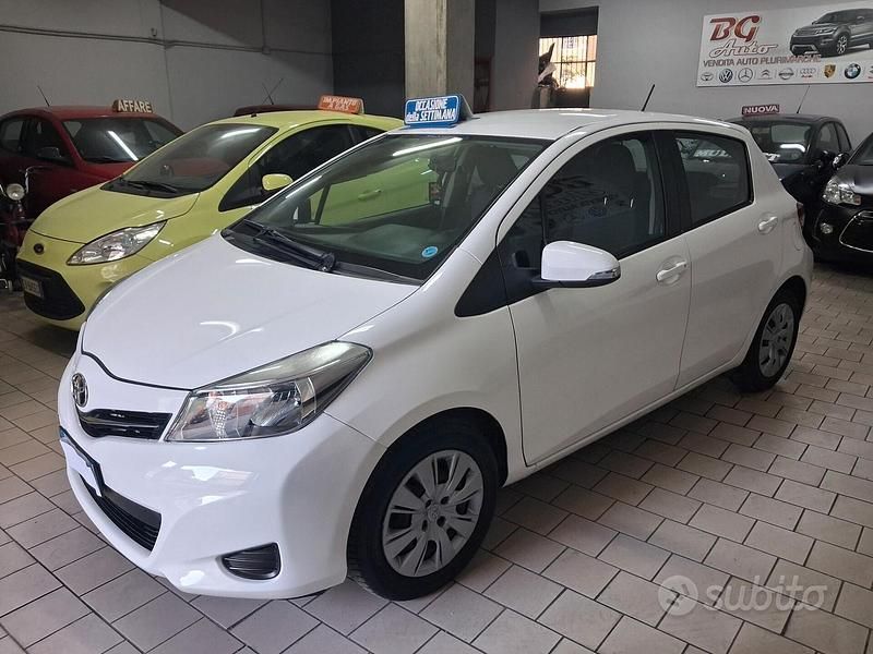 Usata Toyota Yaris 69 CV (50 kW) 2013 Bianco Berlina
