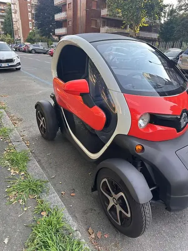 Usata Renault Twizy 8 kW (12 CV) 2019 Rosso Utilitaria