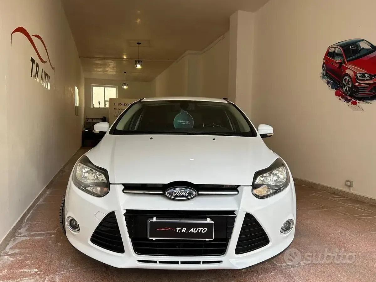 Usata Ford Focus Titanium 116 CV (85 kW) 2011 Bianco Berlina