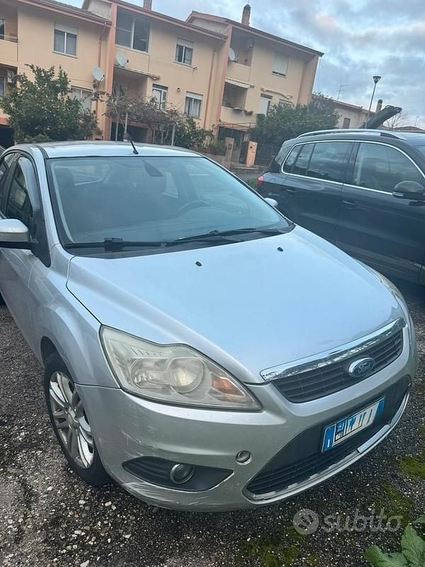 Usata Ford Focus 100 CV (73 kW) 2012 Grigio Berlina