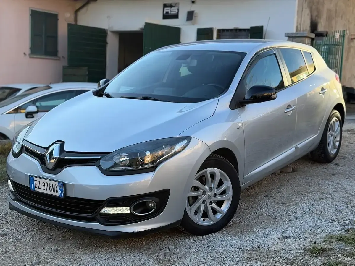Usata Renault Mégane LIMITED 110 CV (80 kW) 2015 Berlina
