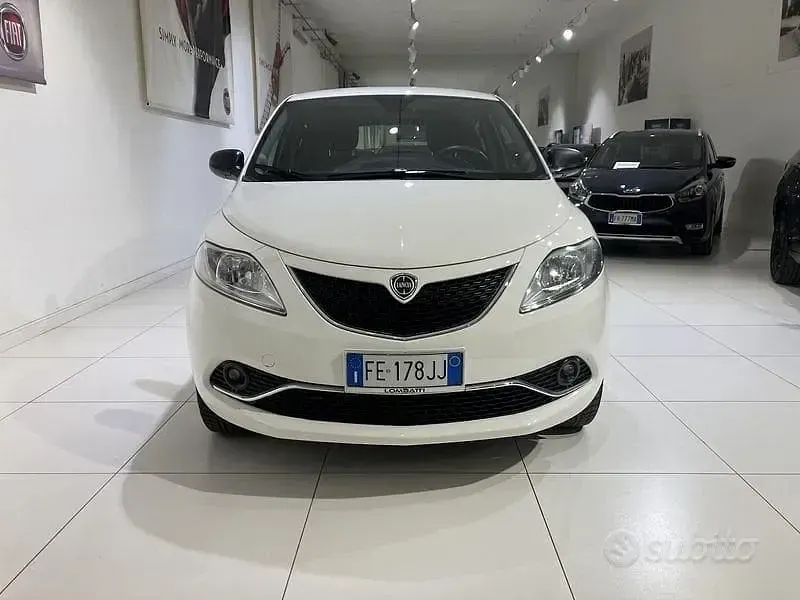 Usata Lancia Ypsilon Gold 86 CV (63 kW) 2016 Bianco Utilitaria