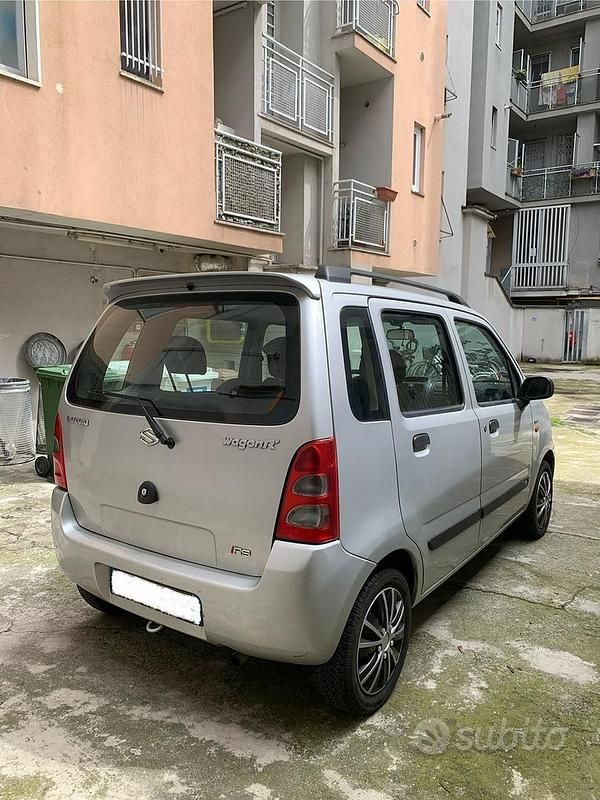 Usata Suzuki Wagon R+ 96 CV (70 kW) 2005 Grigio Monovolume