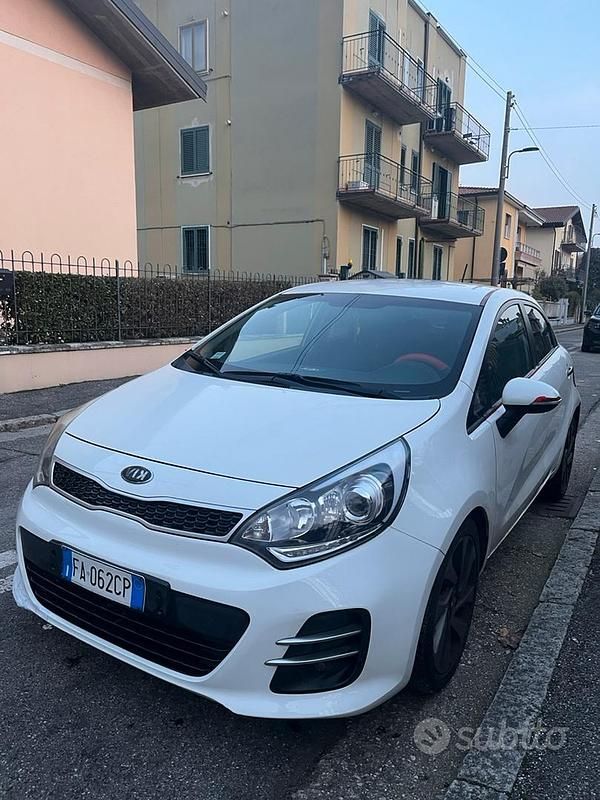 Usata Kia Rio 90 CV (66 kW) 2015 Bianco Utilitaria