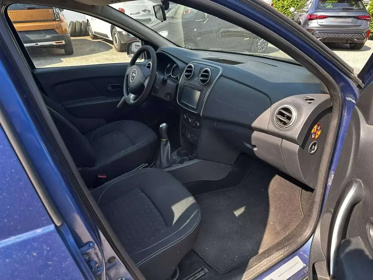 Usata Dacia Sandero Lauréate 90 CV (66 kW) 2014 Blu/azzurro Berlina