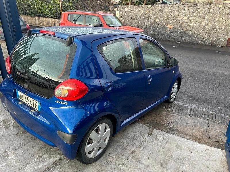 Usata Toyota Aygo 92 CV (67 kW) 2007 Blu Utilitaria