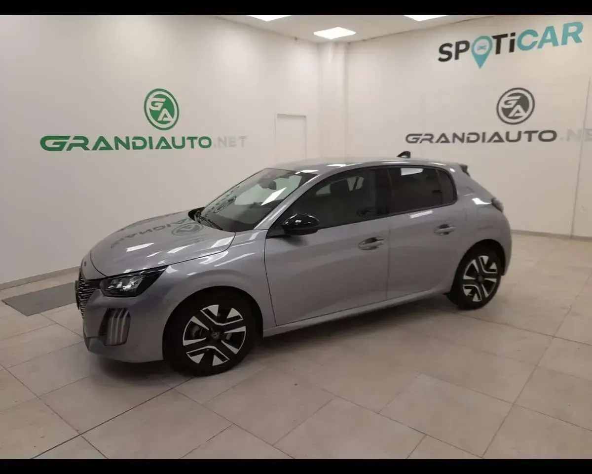 Usata Peugeot 208 Allure 101 CV (74 kW) 2025 Grigio Utilitaria