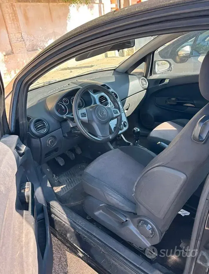 Usata Opel Corsa 90 CV (66 kW) 2007 Nero Utilitaria