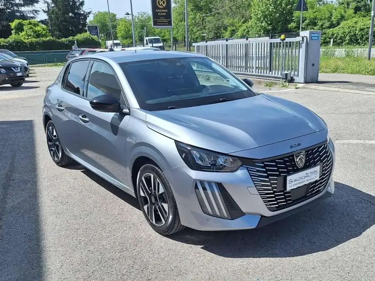 Usata Peugeot 208 Allure 101 CV (74 kW) 2025 Grigio Utilitaria