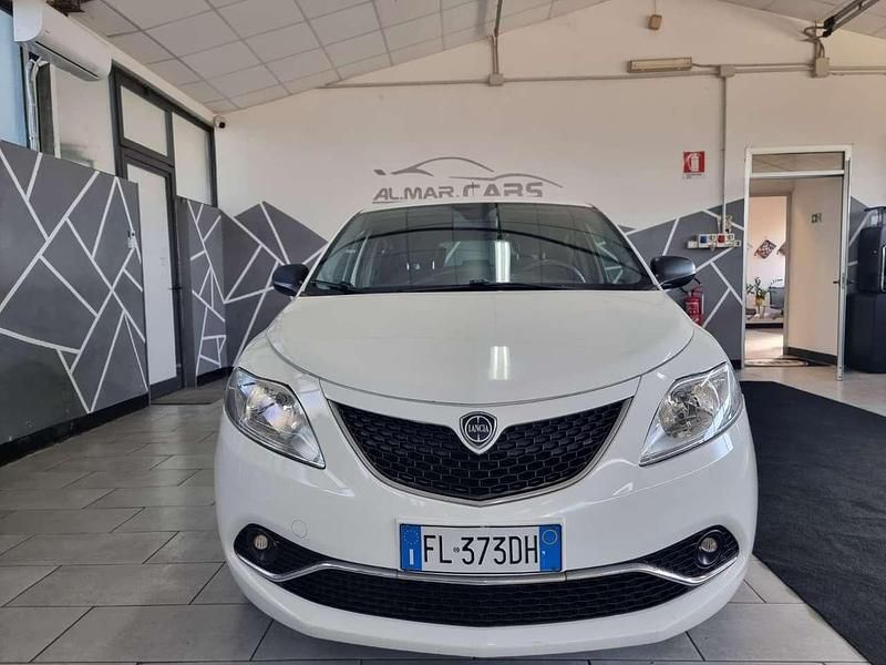 Usata Lancia Ypsilon Platinum 69 CV (50 kW) 2017 Other Utilitaria
