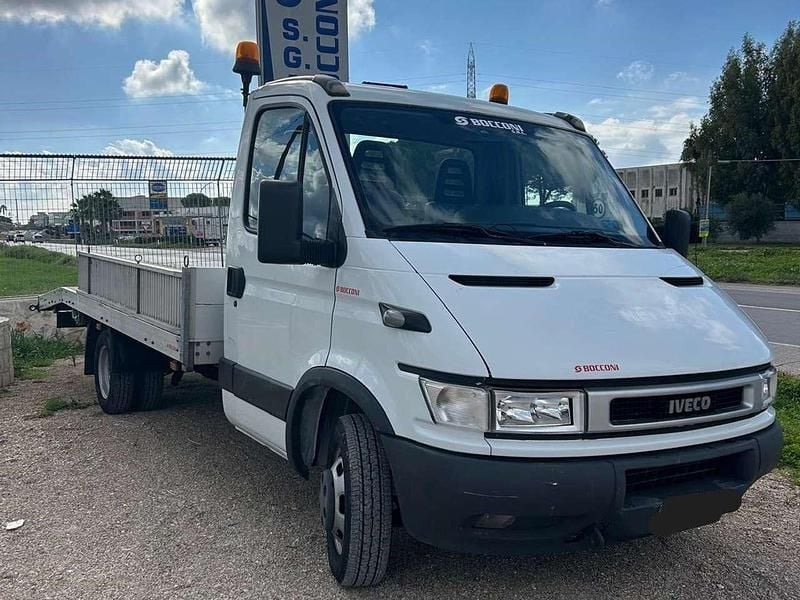 Usata Iveco Daily 126 CV (92 kW) 2001 Bianco Furgone
