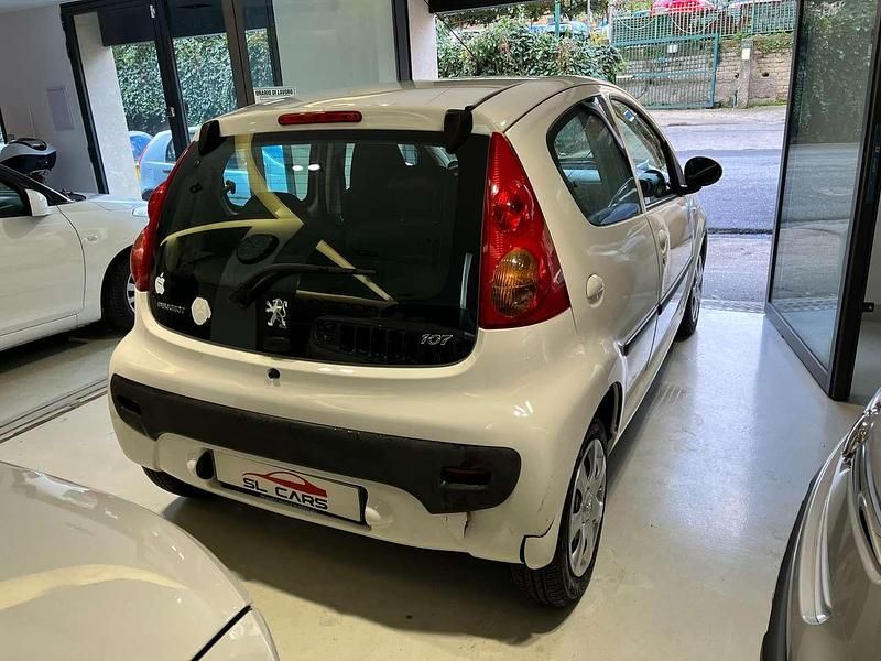Usata Peugeot 107 Active 68 CV (50 kW) 2010 Bianco Utilitaria