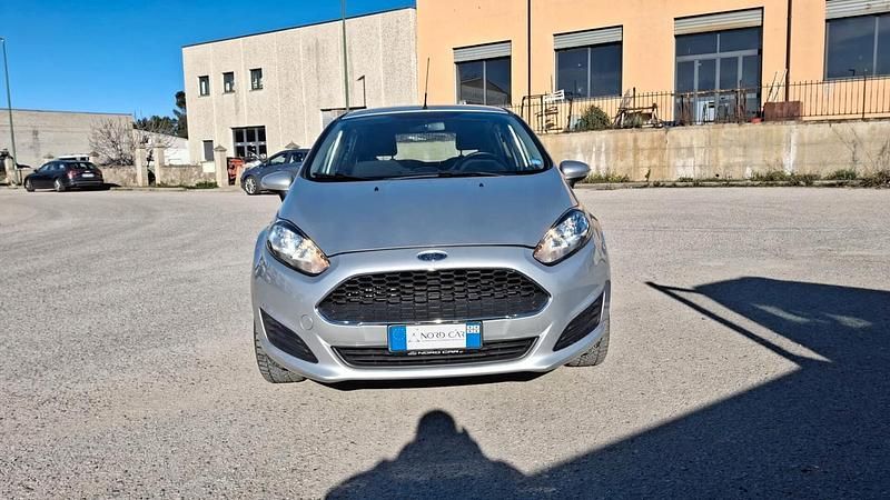 Usata Ford Fiesta 75 CV (55 kW) 2017 Argento Berlina