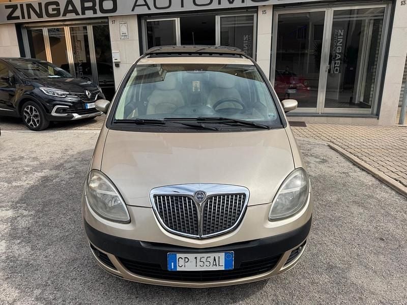 Usata Lancia Musa 70 CV (51 kW) 2005 Marrone Monovolume