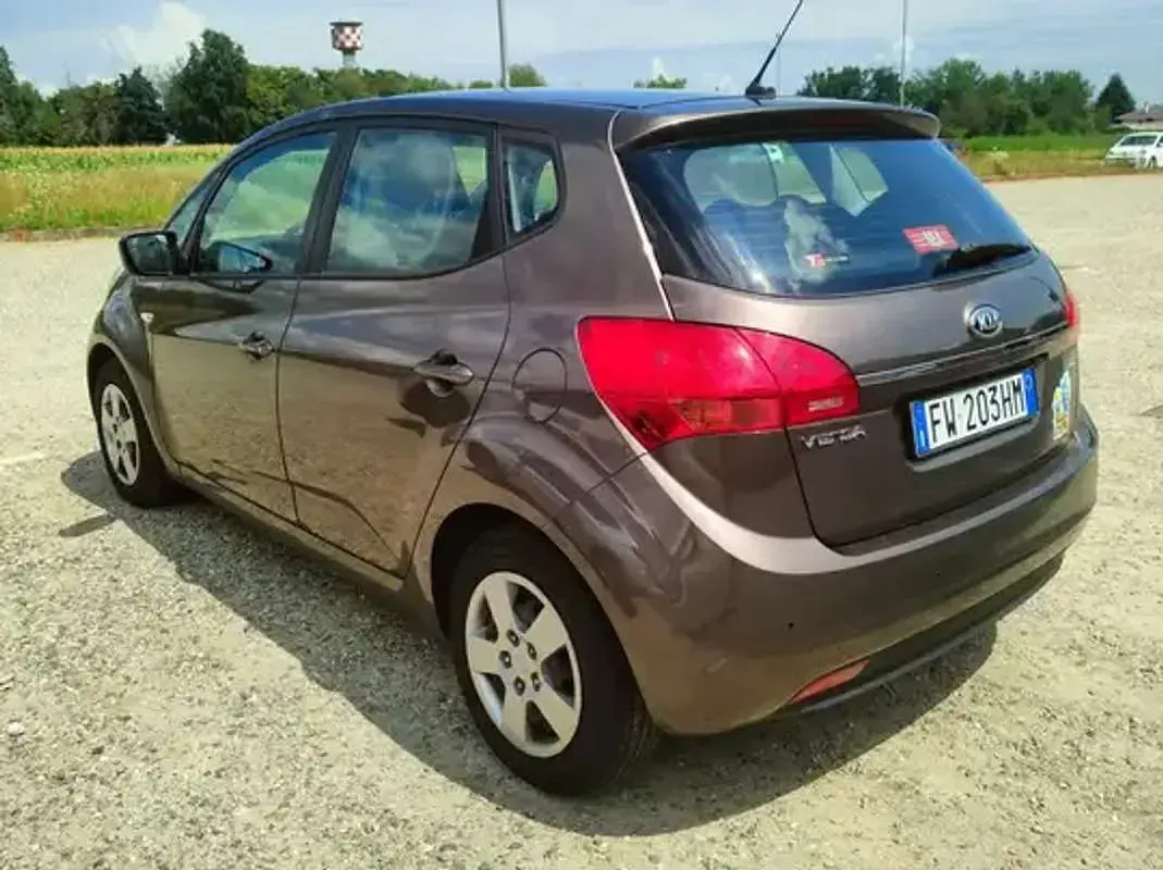 Usata Kia Venga Active 90 CV (66 kW) 2019 Marrone Utilitaria