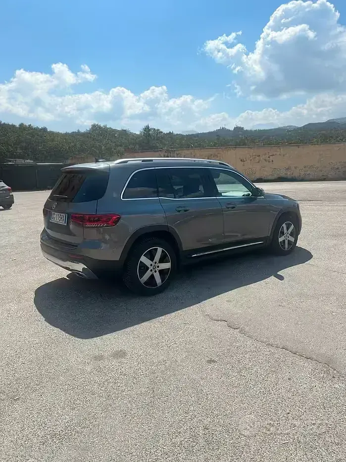 Usata Mercedes GLB200 150 CV (110 kW) 2021 Grigio SUV