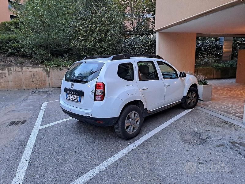 Usata Dacia Duster Lauréate 110 CV (80 kW) 2017 Bianco Berlina