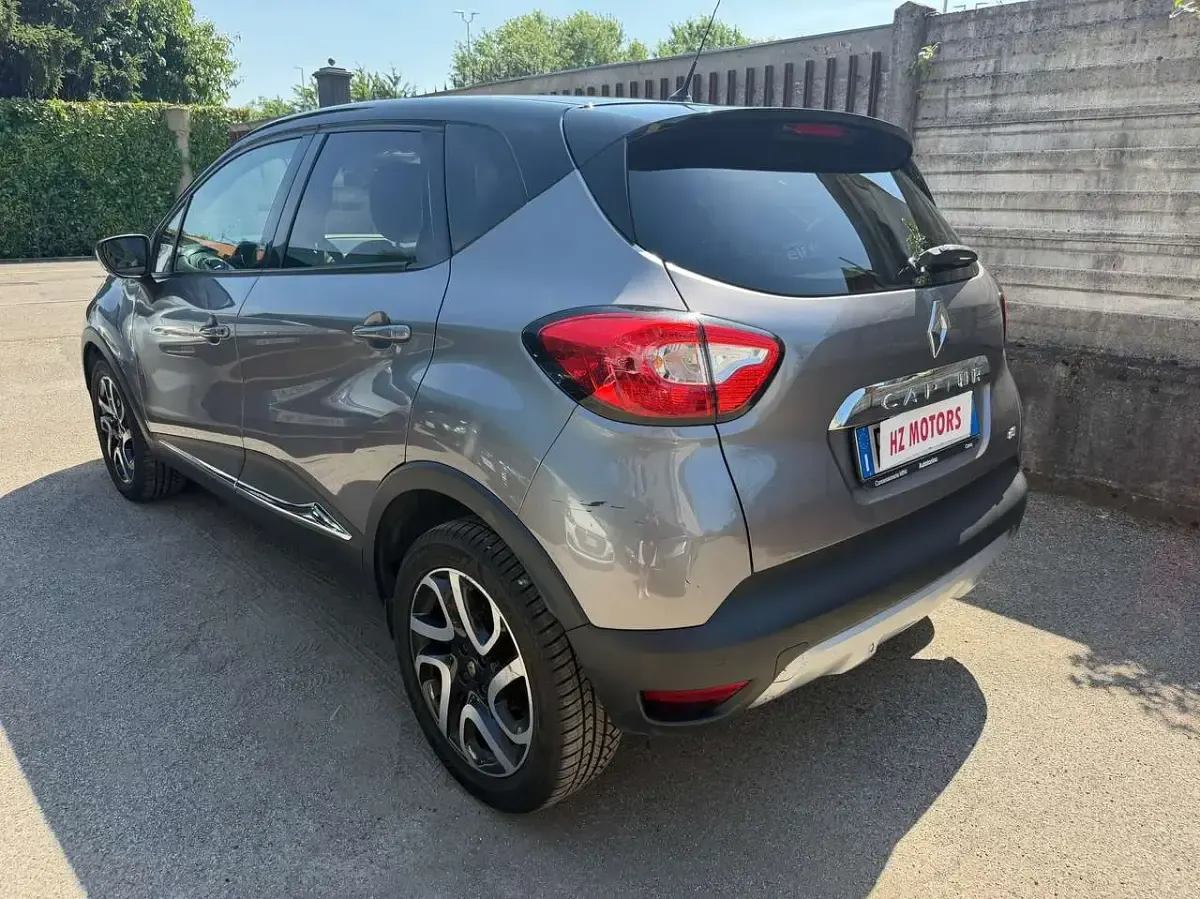 Usata Renault Captur 90 CV (66 kW) 2016 Grigio SUV