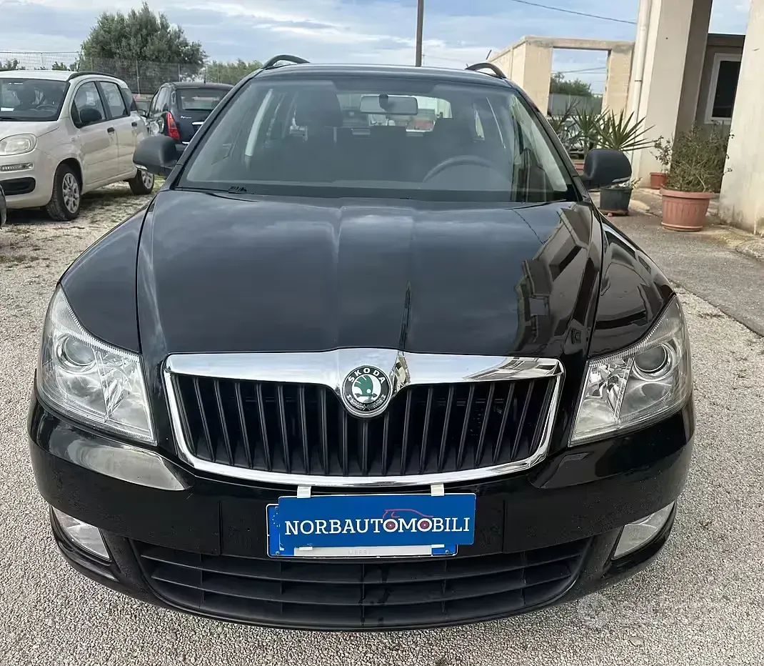 Usata Skoda Octavia Elegance 105 CV (77 kW) 2012 Nero Station wagon
