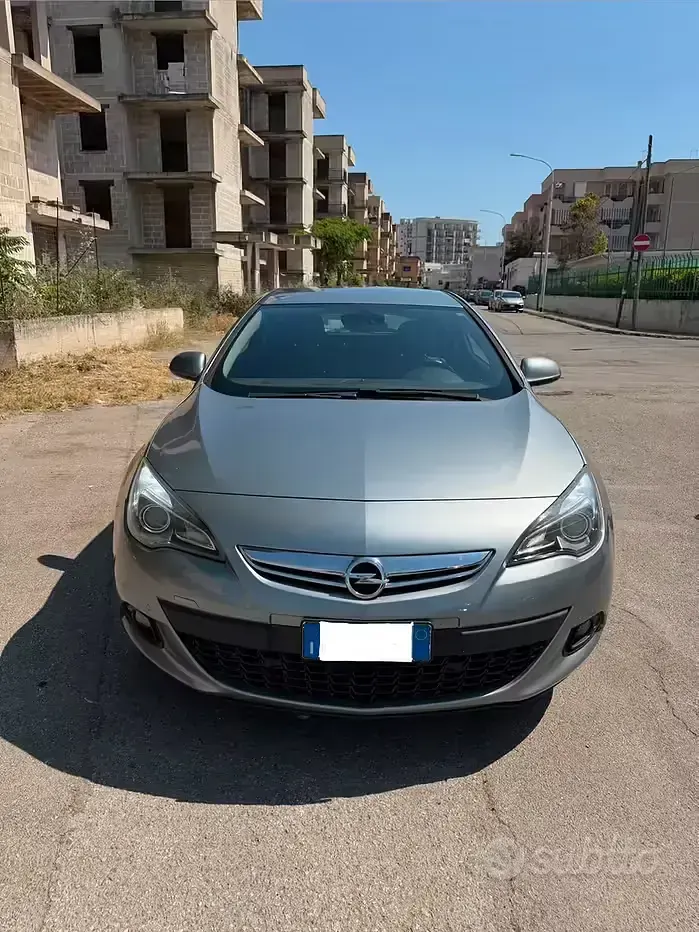 Usata Opel Astra GTC 180 CV (132 kW) 2012 Coupé