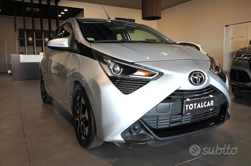 Argento Usata 2021 Toyota Aygo Due volumi | 11.900 € (Buon prezzo) - Immagine 1/4