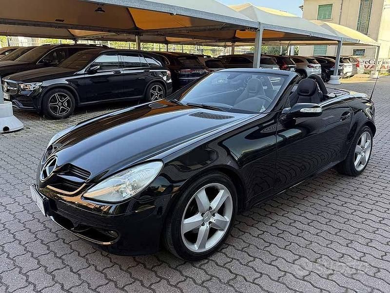 Usata Mercedes SLK200 163 CV (119 kW) 2006 Nero / metallizzato Cabrio