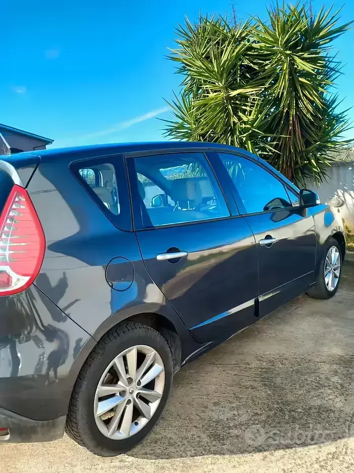 Usata Renault Scenic E-Tech 110 CV (80 kW) 2011 Blu Monovolume